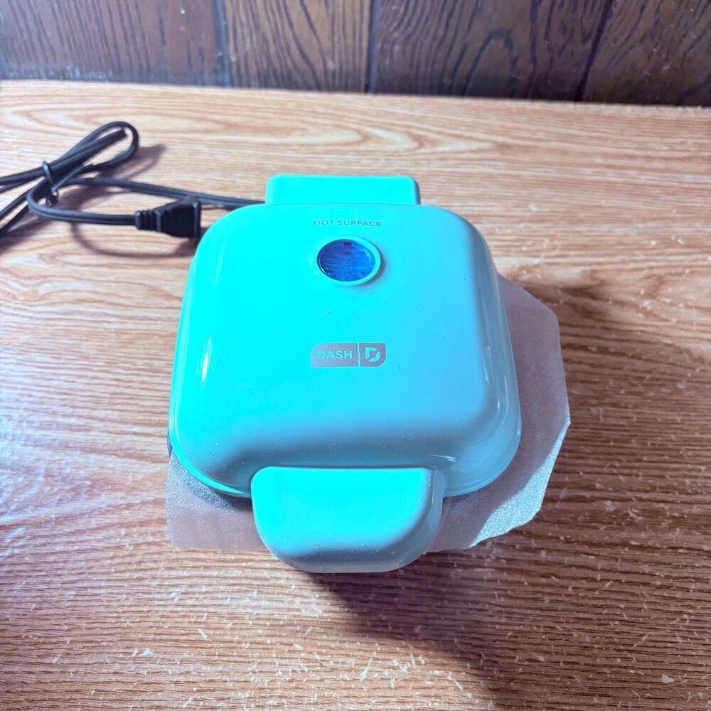 Dash Egg Bite Maker 420W Electric Aqua Makes 4 Eggs Easy Clean No Box